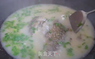 鲫鱼汤的做法步骤：10
