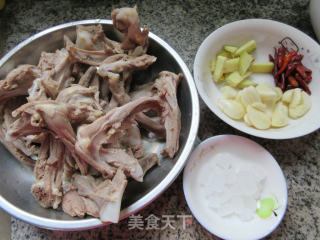 香辣鸭锁骨的做法步骤：1