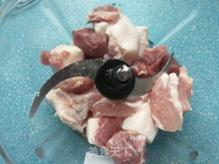 香菇芹菜猪肉饺的做法步骤：2