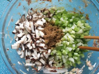 香菇芹菜猪肉饺的做法步骤：10