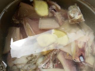鱿鱼排骨汤的做法步骤：6