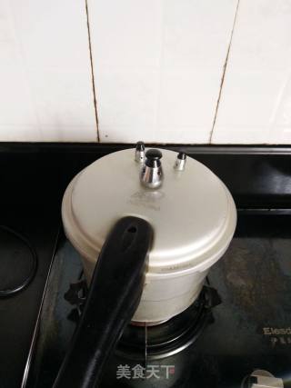 鱿鱼排骨汤的做法步骤：8