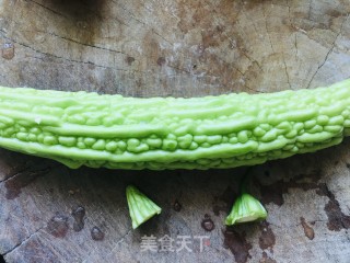 苦瓜黄豆骨头蒸汤的做法步骤：1