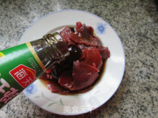 灯椒炒牛肉的做法步骤：6