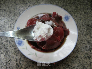 灯椒炒牛肉的做法步骤：8