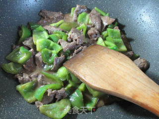 灯椒炒牛肉的做法步骤：14