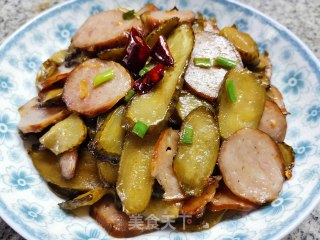 酸黄瓜炒红肠的做法步骤：8