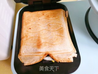 香肠三明治的做法步骤：3