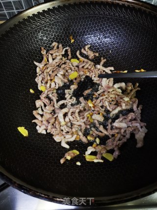 鲜笋炒肉丝的做法步骤：3