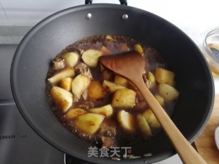 土豆烧牛腩的做法步骤：8