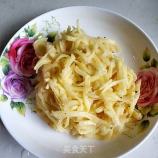 干煸洋芋丝的做法步骤：1