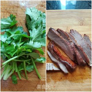 烤鸭胸酸菜面的做法步骤：8