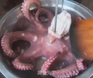爆炒章鱼的做法步骤：2