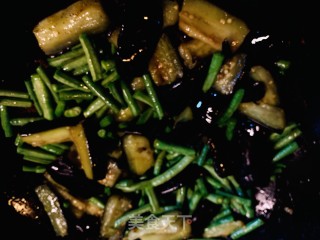 火麻仁豇豆烧茄子的做法步骤：3