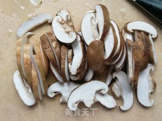 荷兰豆炒香菇的做法步骤：2