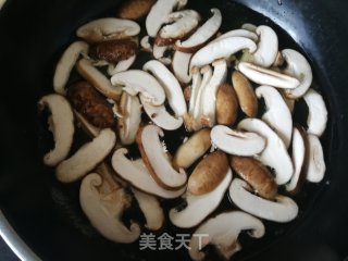 荷兰豆炒香菇的做法步骤：4