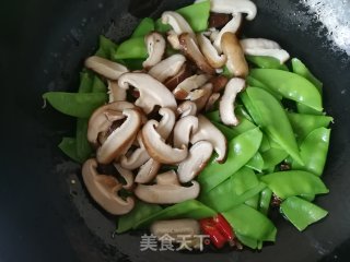 荷兰豆炒香菇的做法步骤：6