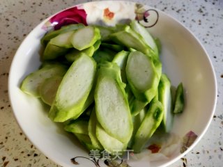 素炒丝瓜的做法步骤：2