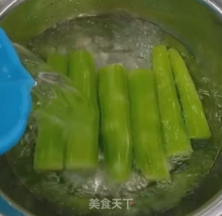凉拌莴笋丝的做法步骤：1
