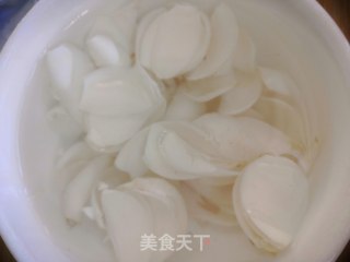 百合炒西芹的做法步骤：5