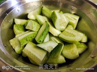 黄瓜拌腐竹的做法步骤：1
