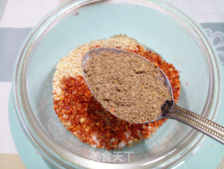 简易辣椒油的做法步骤：4