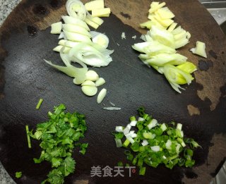 酱焖鲅鱼的做法步骤：1
