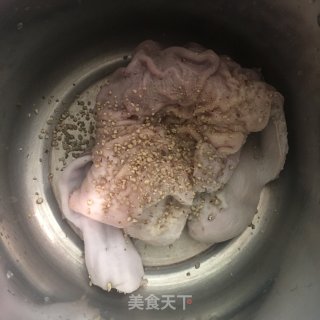 咸菜炒猪肚的做法步骤：1