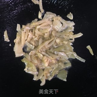 咸菜炒猪肚的做法步骤：4