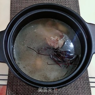 鸡骨草煲筒骨的做法步骤：7