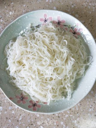 花甲牛肉汤粉的做法步骤：3