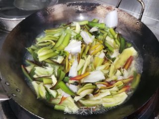 火龙果花炒蛋的做法步骤：3
