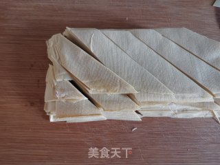 尖椒干豆腐的做法步骤：2