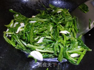 蒜蓉油麦菜的做法步骤：3