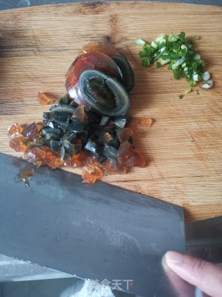 皮蛋瘦肉粥的做法步骤：5