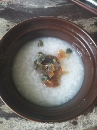 皮蛋瘦肉粥的做法步骤：10