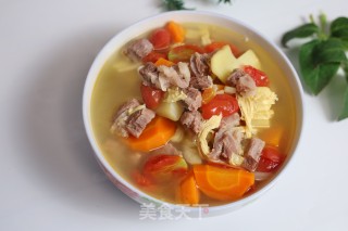 腐竹牛腩土豆汤的做法步骤：1