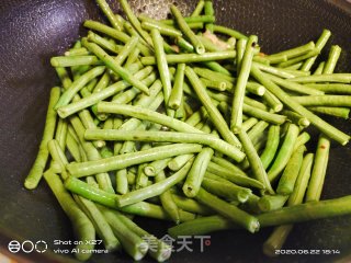 培根焖豆角的做法步骤：4