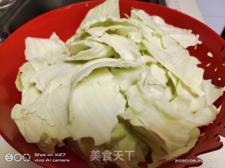 培根炒包包菜的做法步骤：2