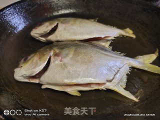 葱香小鲳鱼的做法步骤：3