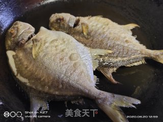 葱香小鲳鱼的做法步骤：4
