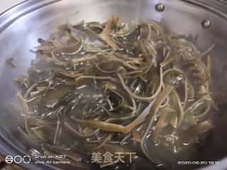 海带丝拌面条的做法步骤：2
