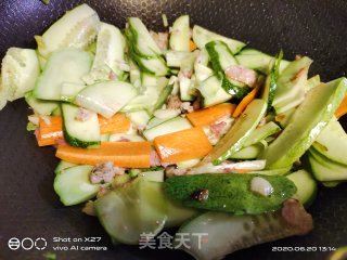 培根炒有机黄瓜的做法步骤：6