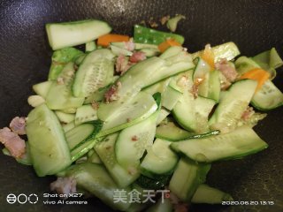 培根炒有机黄瓜的做法步骤：8