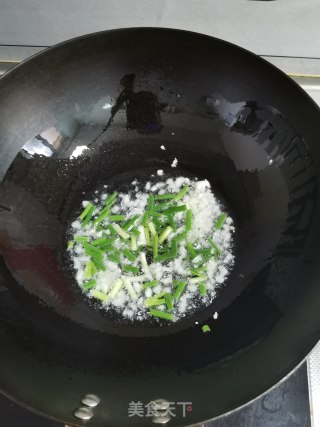 爆炒河虾的做法步骤：3
