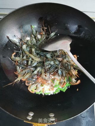 爆炒河虾的做法步骤：4