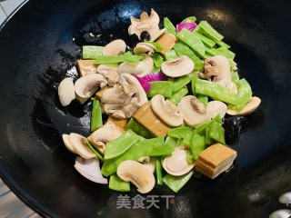 火麻仁田园五彩蔬的做法步骤：2