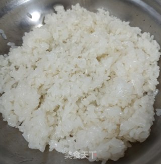 肉松蛋黄饭团的做法步骤：4