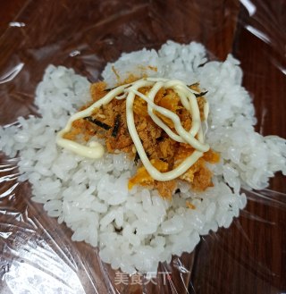 肉松蛋黄饭团的做法步骤：5