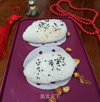 肉松蛋黄饭团的做法步骤：7